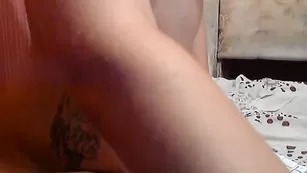 Страстная парочка perverts занимается оральными ласками