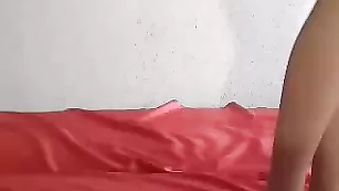 Похотливая сучка Sandra8 ласкает клитор