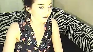 Миленькая малышка YourPasssion заценила клевый зад