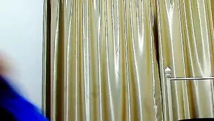 KarinASS трахает себя в жопу