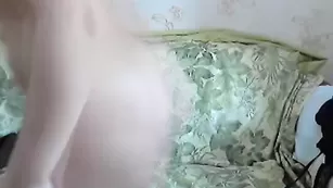 nelly00 хвастается нежной киской