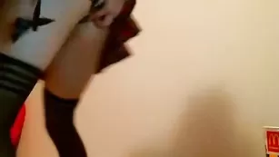 Сексуальная бабенка Erika55 раздевается на камеру