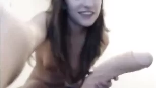 Бесподобная шмара Maryxxxjane жестко прыгает на толстом дилдо