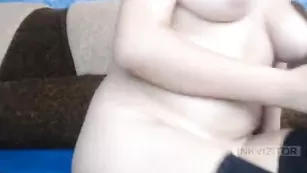 Обаятельная чертовка mariksexy кончает от сочной дрочки