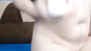 Обаятельная чертовка mariksexy кончает от сочной дрочки