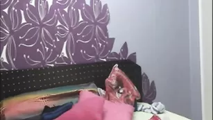 Сексуальная одиночка Miss Chrissy оголяет свои прелести