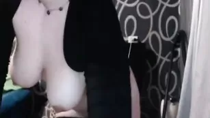 Соблазнительная стерва xhelenax ласкает интимные прелести