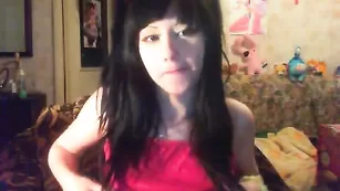 Nyaan нежно сосет игрушки