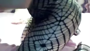 Знойная девочка cockyangel трахает себя толстым дилдо