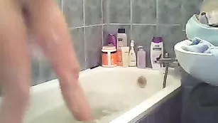 sweeteliana hotkity сучка купается