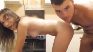Страстная парочка xxlovexx69 занимается сексом на кухне
