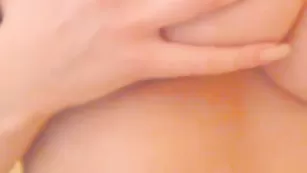 KarolinaVIP крупный план прекрасной груди