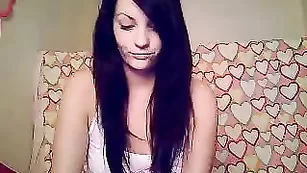 Знойная путана Liliane пальчиками теребит дырочки