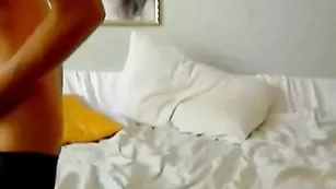 2konfetki лесбиянки трахают друг дружку игрушками