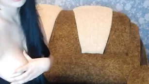 Фееричная краля mariksexy мастурбирует через трусики