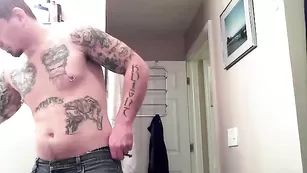 Грудастая малышка Marisa нежно мастурбирует киску