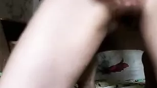 Знойная курва kotia11 мастурбирует половые губы