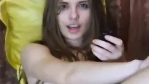 Сексуальная шатенка Seliya обалденно ласкает киску