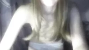 Симпатичная россиянка anasteisha19 обнажает натуральные сиськи