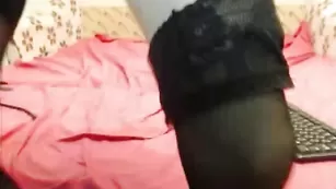 karrry потаскушка ласкает себя раком