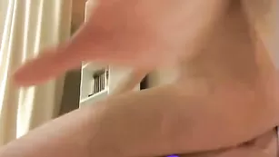 Знойная шмарина Stratosphera анально себя утешает