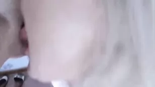 Шальная пассия bubblebie мастурбирует киску пальчиками