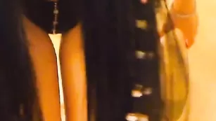 karolinavip ласкает вагину