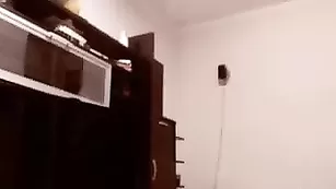 Кудрявая блонда 4xxxlady раздевается на камеру