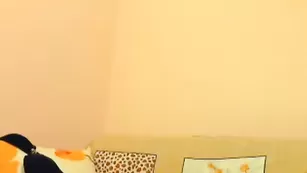 Сексуальная блондинка sirena14sex показывает груди