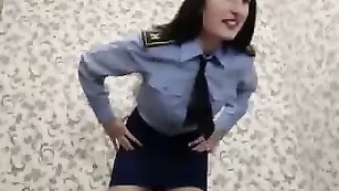 Полицейская стерва WildRose показывает сочную грудь