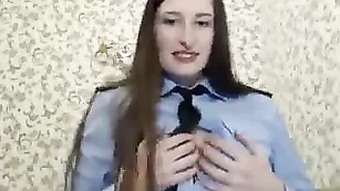 Полицейская стерва WildRose показывает сочную грудь