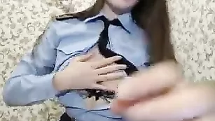 Полицейская стерва WildRose показывает сочную грудь