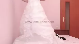 Рыжая лисичка Cute Fox сует пальчики в анус
