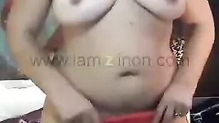 Старая брюнеточка ImSexyMature обнажает свои прелести