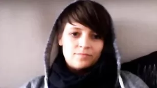 Шальная брюнетка norma_us мастурбирует волосатую пизду