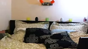 Жгучая красотка EvaKiss смачно трахается с фаллосом