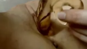 AnyaSabotage ( Alibbi SexySabotage ) стеклянной игрушкой трахнула себя