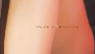 Горячая дамочка MissRaquelX эротично раздевается на камеру