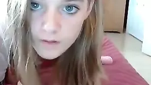 Отличная детка missfantasyy трахает очко