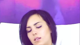 LovelyJenie темненькая сучка