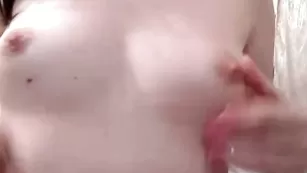 Зажигательная девка xkristinax теребит клитор пальчиками