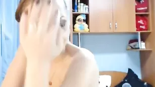 Обаятельная крошка CorySweety волшебно показывает свое тело