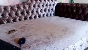 Красивая модель kristieyoung ласкает большие сиськи