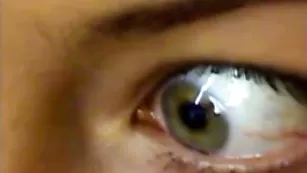 Жаркая цыпочка UrSensational снимает нижнее белье