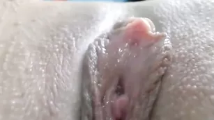 Шальная куколка shyprincess смачно теребит киску