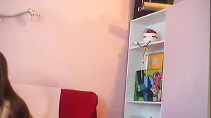 Роскошная малышка kittenishh теребит половые губки