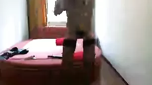 Цыпочка в униформе SexySweetMasha заставии кончить любого