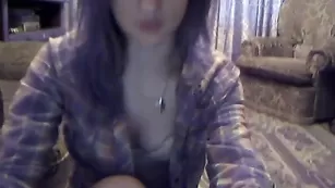 Красивая путана Madlena трахает бритую пизду