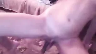 Сексуальная краля АлияБлон смачно дрочит пилотку