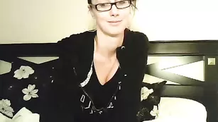 Пышногрудая курва Julissa Ray обнажает свои прелести